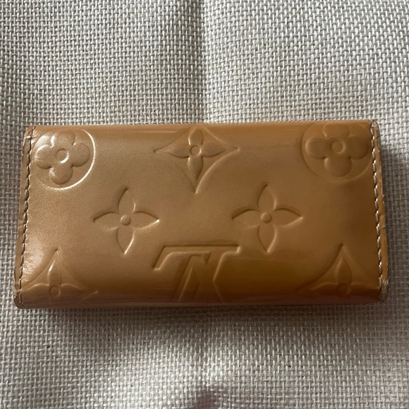 Louis Vuitton Monogram Vernis Multicles 4 ring key holder in beige / gold. - Picture 8 of 15